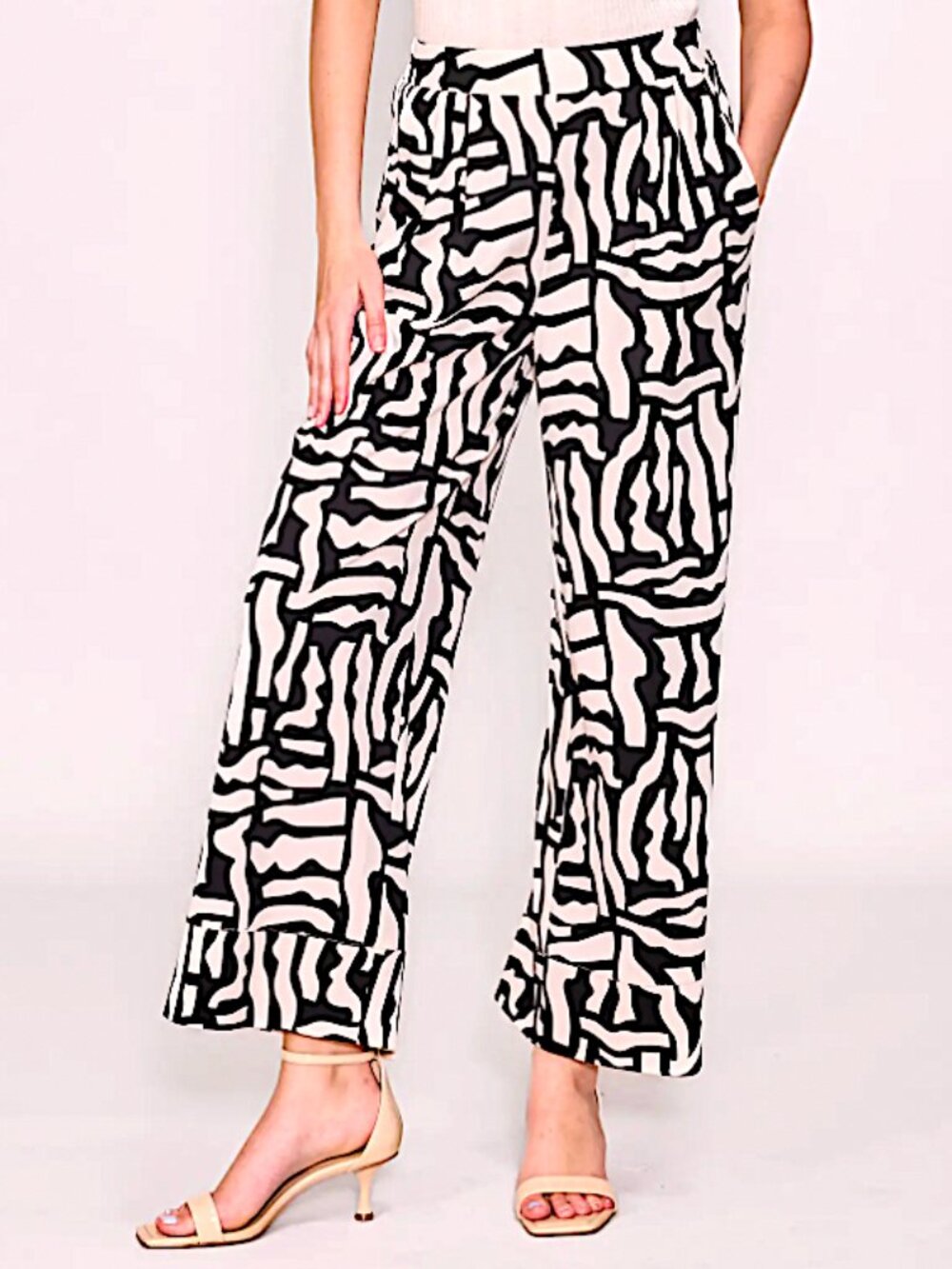 MELLODAY Black/Ivory Techno Print Wide Leg Cropped Pull-on Trousers Women's M